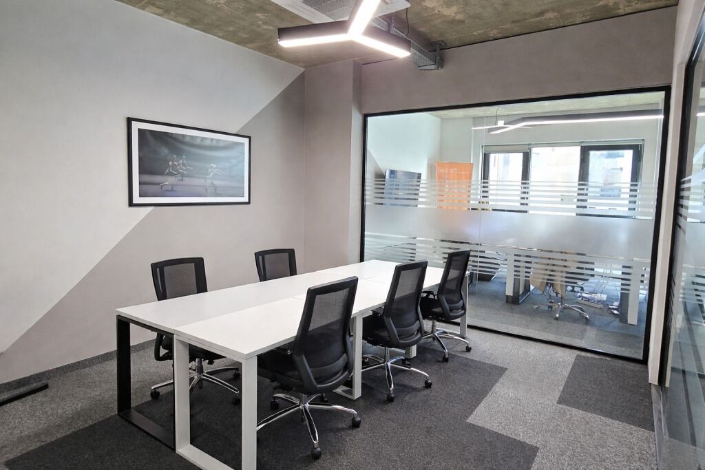 Office for rent on Rruga e Kosovareve, Artificial Lake.