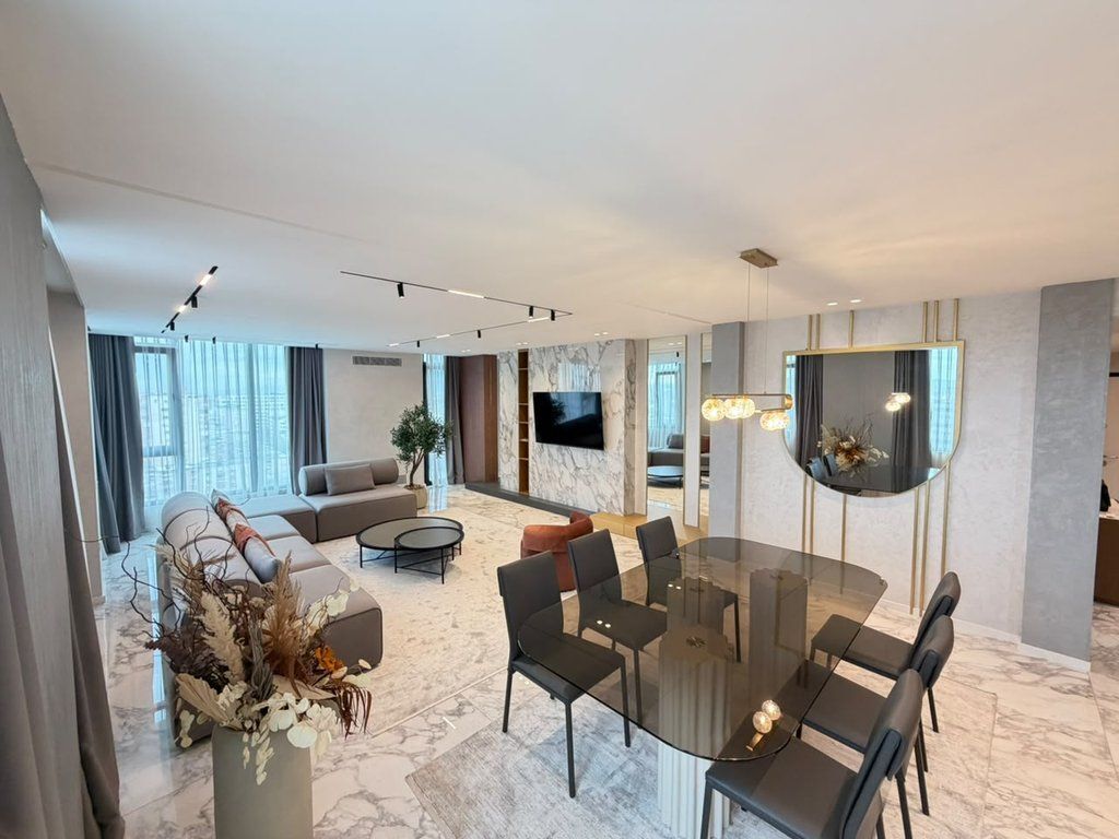 Duplex di lusso in affitto a "Square 21" con veranda panoramica e parcheggio privato