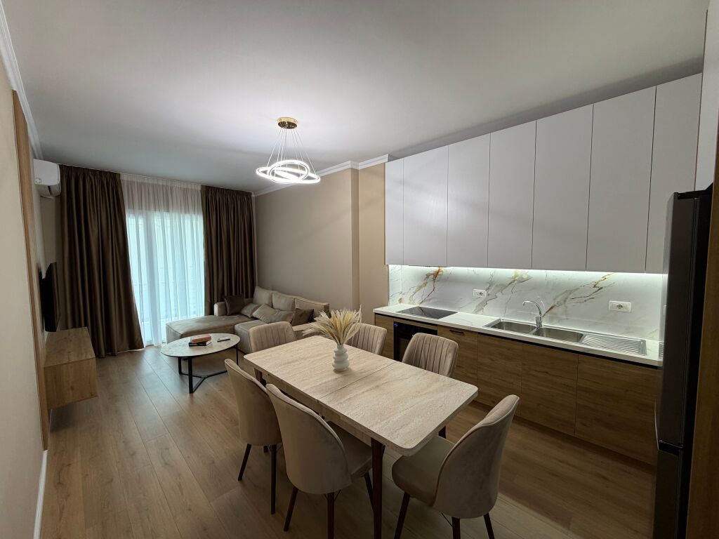 📣 QERA SUPER Apartament 2+1 Me 2 Tualete Dhe Parking 📍 Kopeshti Botanik, Prane Xhamise ✨💶 Cmimi 1.200 Euro/Muaj
