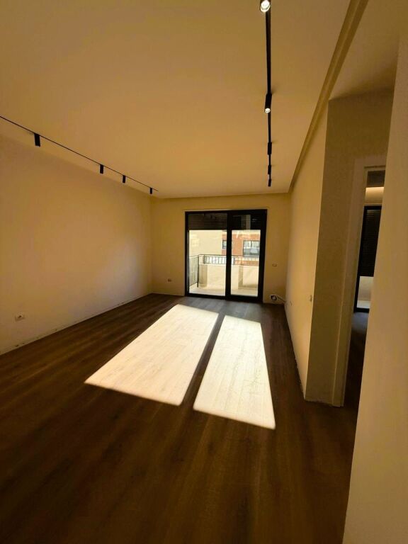 **SHITET APARTAMENT 2+1+2 ME POST PARKIMI – LIQENI I THATË**