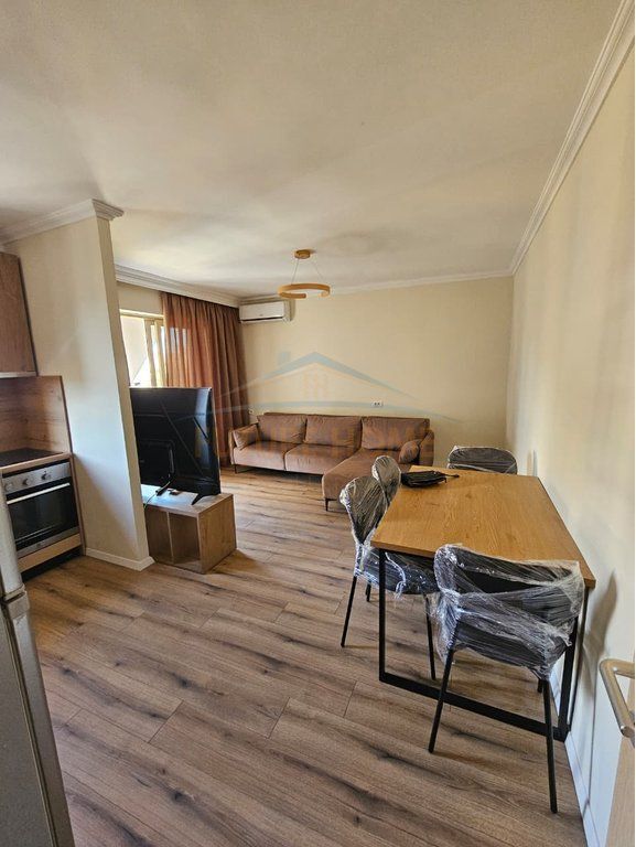 🏡 Apartament 1+1 me qira – Zona e Brrylit, Tiranë