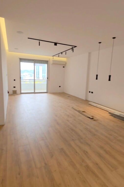 Shitet apartament 2+1 tek Hygeia , Casa Italia , Kthesa e Kamzes , Kashar , Ish Dogana .
