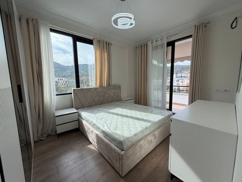 🏡 Vendesi Appartamento Super  appartamento  2+1 📍 Via Hamdi Garunja, Lago Secco (non zona montuosa)   💶 Prezzo: 255 Milioni di Lek