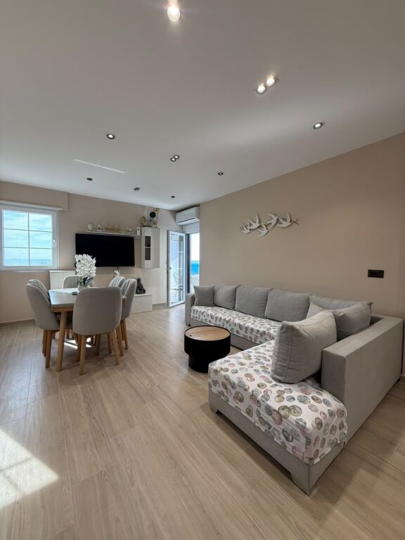 SHITET APARTAMENT ME PAMJE TË PLOTË DETI – NJË MUNDËSI EKSKLUZIVE! 🌊