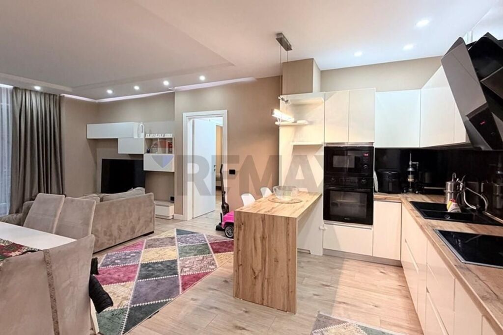 For sale 2+1+2 Paris Commune