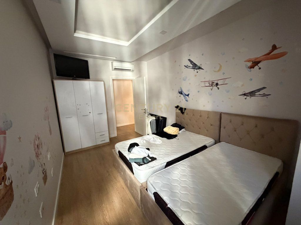 Shitet apartament 2+1+2 tek Liqeni i That