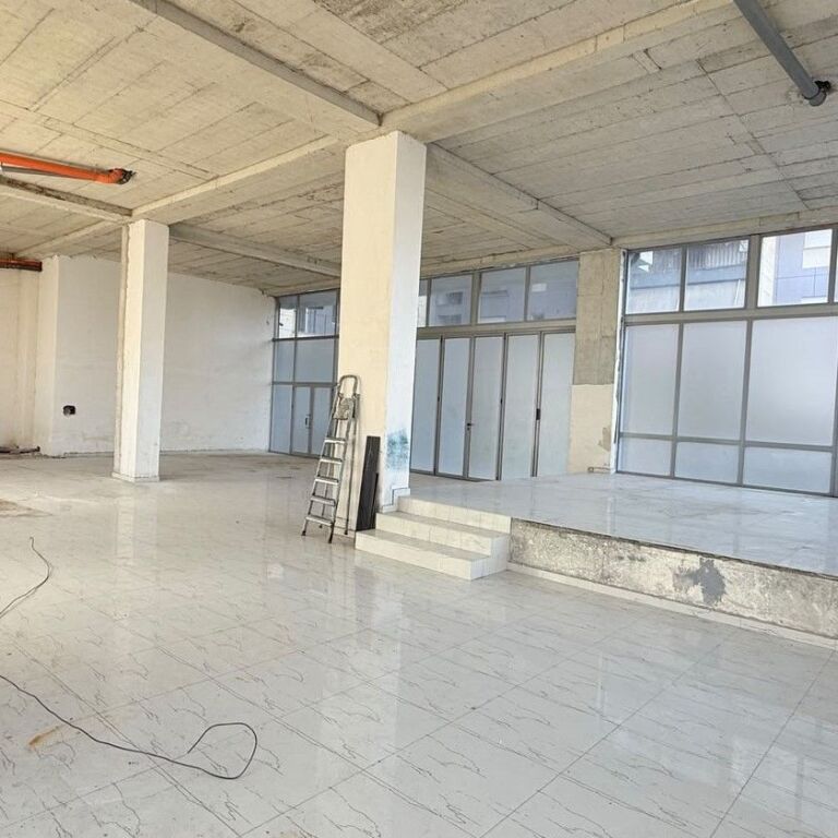 🏢 SHITET AMBIENT KOMERCIAL | PRANË LAKE VIEW, LIQENI