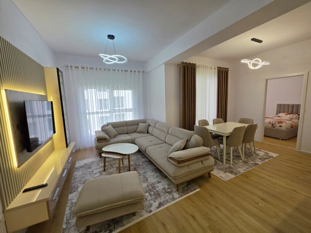 🏡 APPARTAMENTO 2+1 IN AFFITTO AD ALI DEMI – COMPLESSO KADIU!  📍 Posizione: Ali Demi, Complesso Kadiu, Tirana💰 Prezzo: 550 Euro/Mese