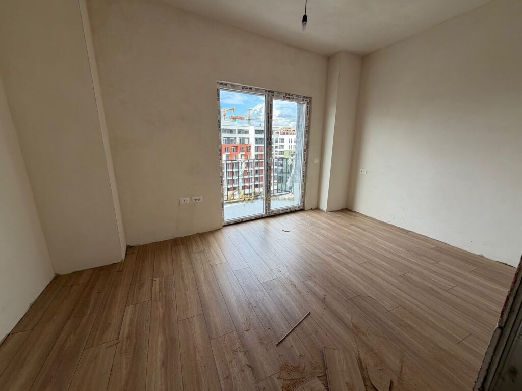 PASKUQAN SHITET APARTAMENT 3+1+2