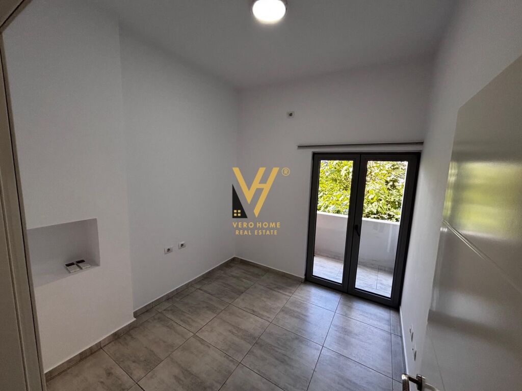 75 SQM OFFICE FOR RENT AT MEDRESEJA 60,000 LEKE
