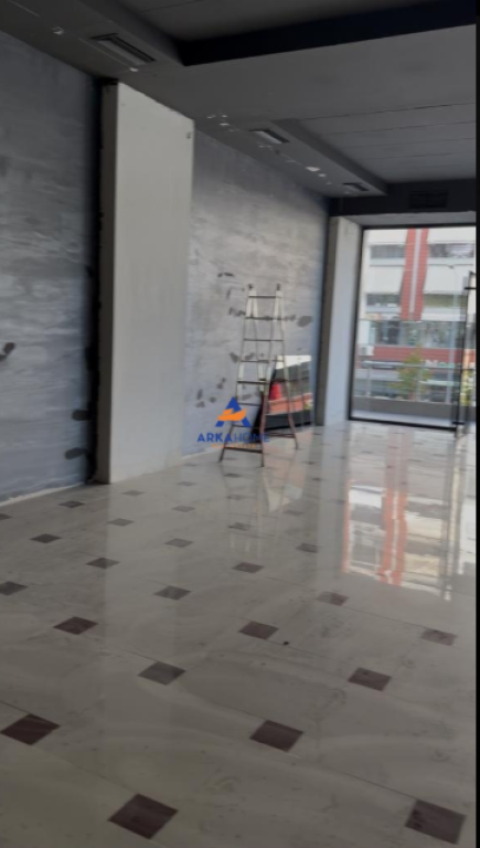 BUSINESS UNIT FOR RENT 220 M2 "UNAZA E RE" 250000 LEKE