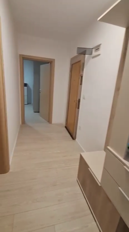 Apartament 1+1 per qera prane Ambasades Amerikane  Tirane !