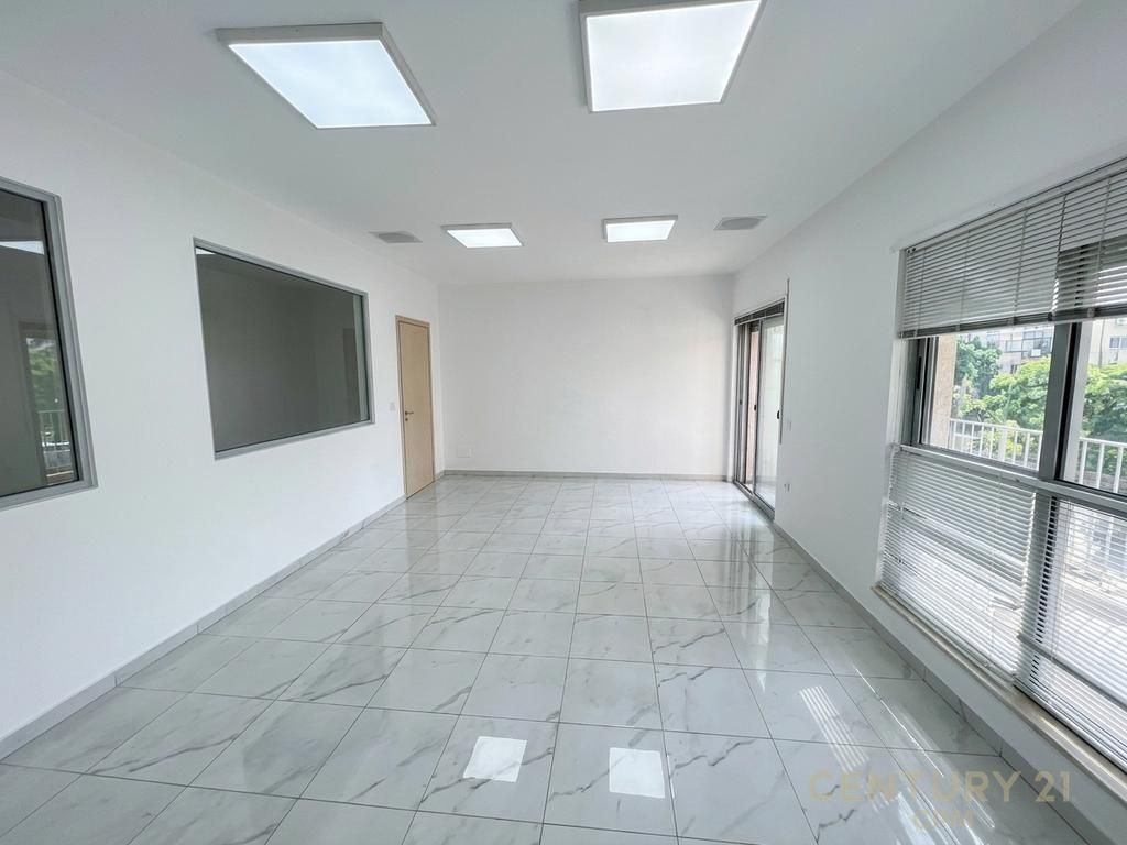 Apartament 3+1 per qira tek Rruga e Kavajes!