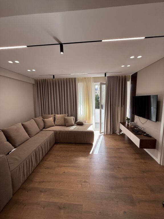 JEPET ME QIRA APARTAMENT 1+1 – SHESHI WILSON