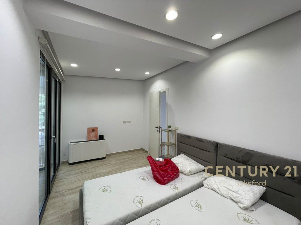 APARTAMENT ME QIRA 2+1+2 ME POST PARKIMI "LA PANORAMA LUXURY VILLA".