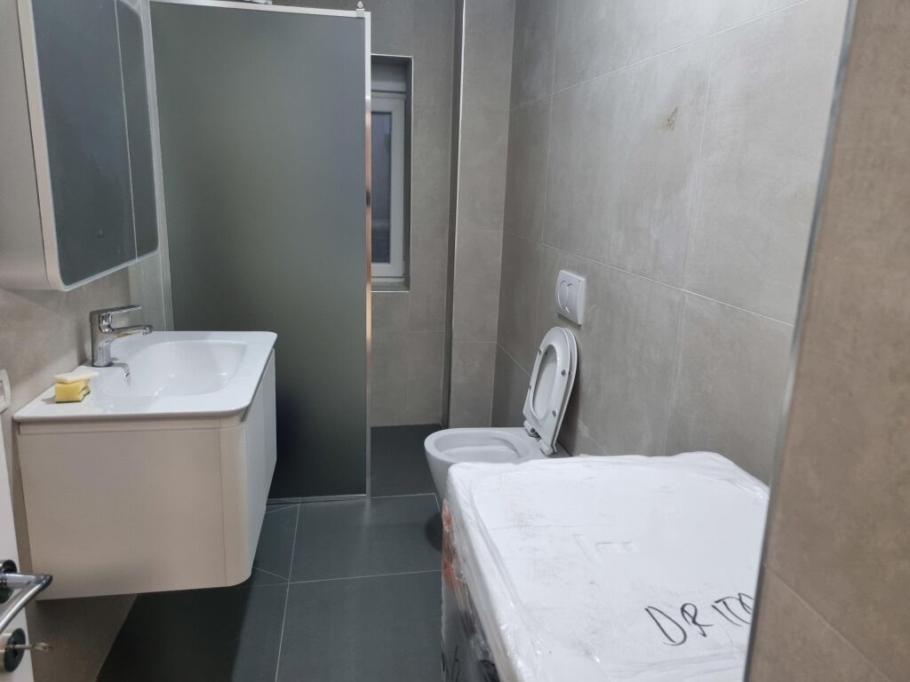 Rent | Apartament 2 + 1 | Ali Demi -Materniteti i Ri | 500 €/month