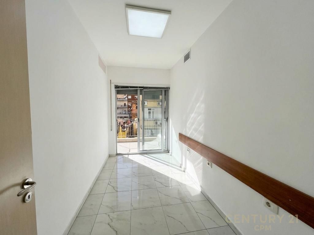 Apartament 3+1 per qira tek Rruga e Kavajes!