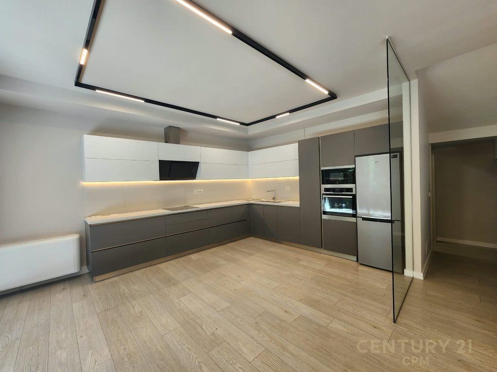 Duplex 3+3+1+PARCHEGGIO in Affitto vicino al Lago Secco, Tirana - 2000€ | 200 m²