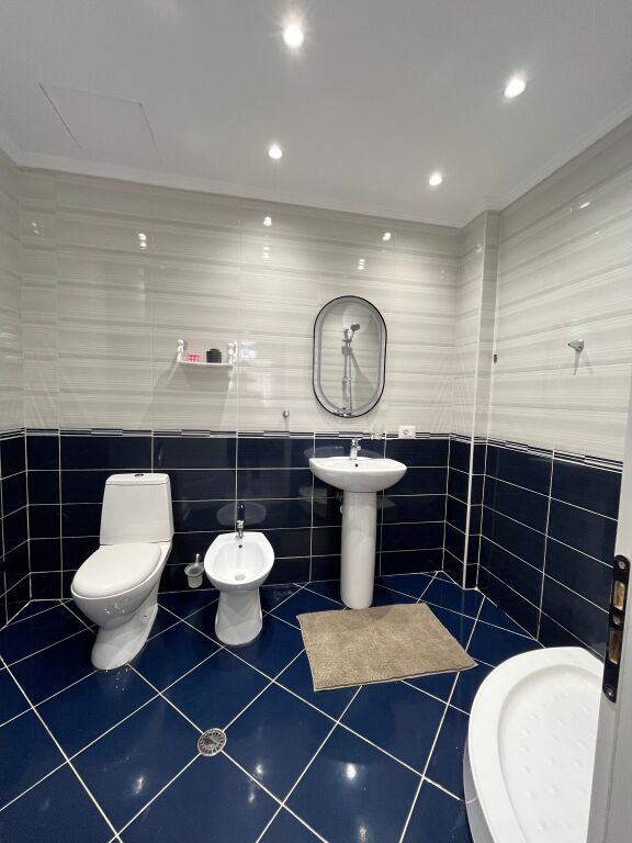 Shitet,Apartament 2+1+1 ,Unaza e Re , Prane bar Artistit