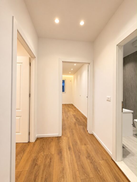 Shitet apartament 1+1 tek 21 Dhjetori