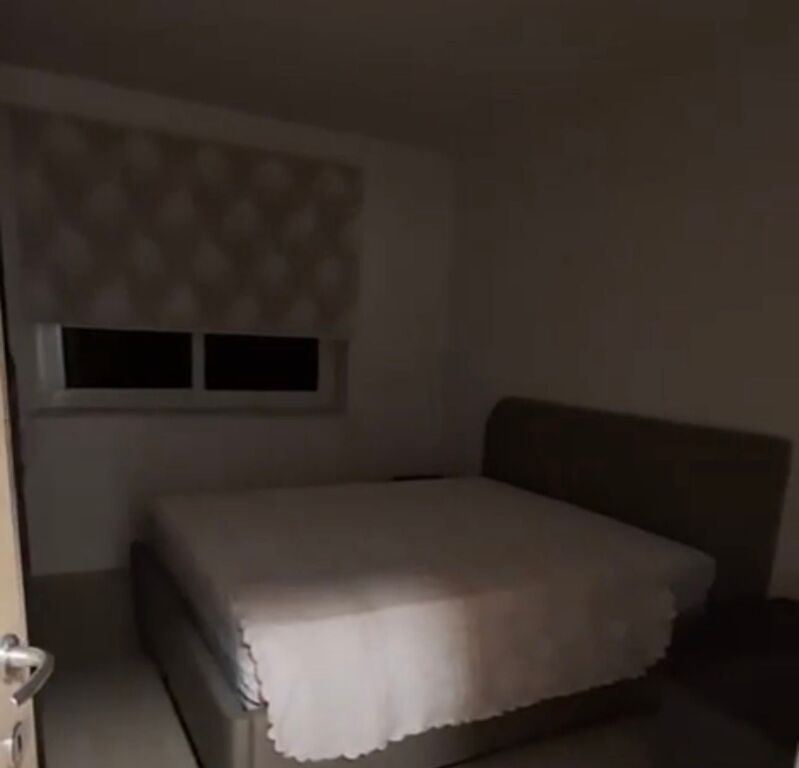 Apartament 2+1 me qira pas basades Amerikane