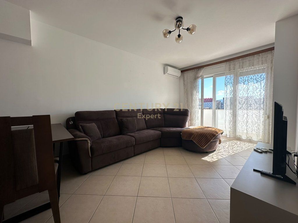 Appartamento 1+1 in Affitto – Complesso Kontakt, Tirana
