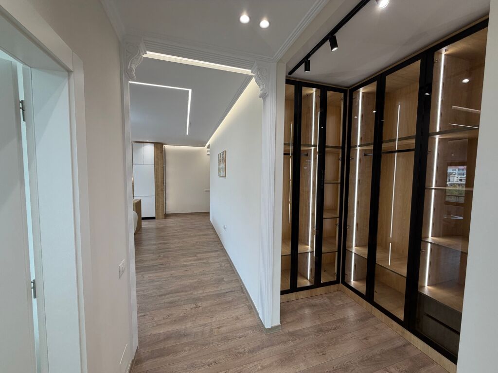 🏡 Vendesi Appartamento Super  appartamento  2+1 📍 Via Hamdi Garunja, Lago Secco (non zona montuosa)   💶 Prezzo: 255 Milioni di Lek