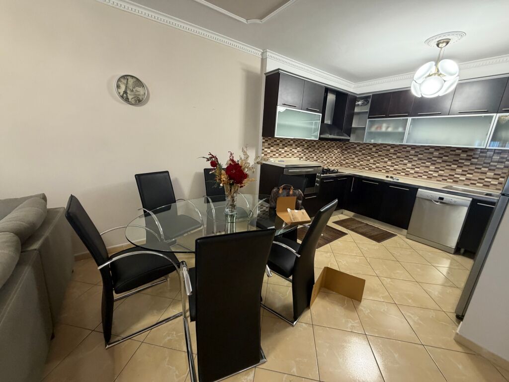 2+1, vicino al comune, presso Big Market, 800 euro