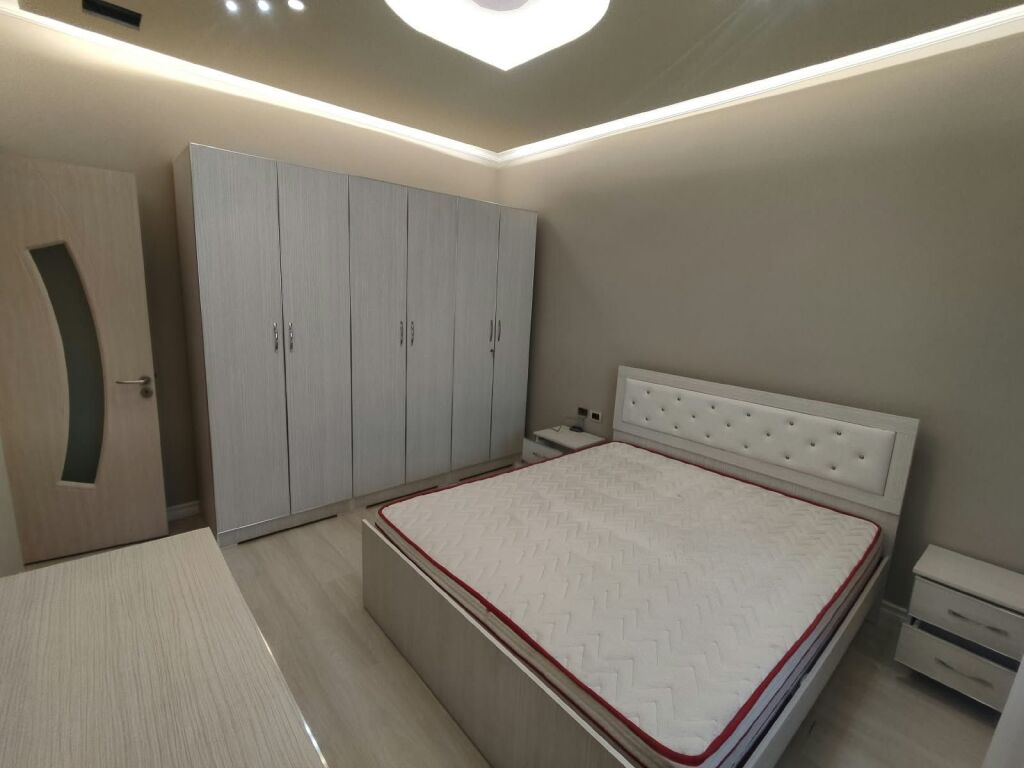 Appartamento 2+1 in affitto in Via Hoxha Tahsin vicino al Pazarit te Ri, Tirana.f  ID 5543