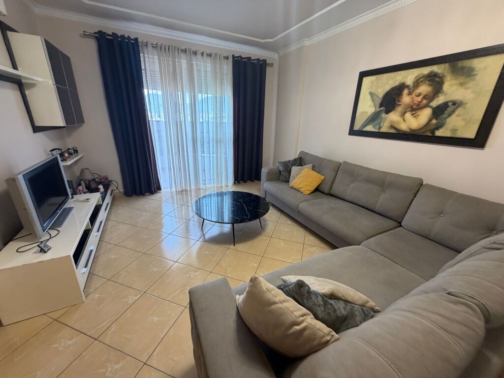 2+1, vicino al comune, presso Big Market, 800 euro