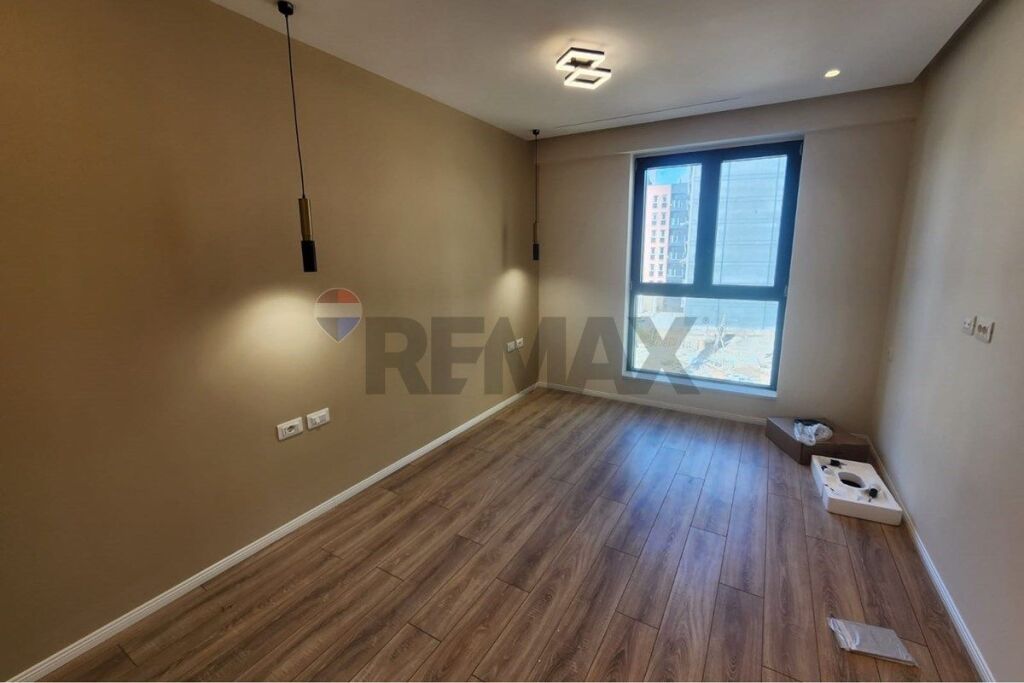 SHITET APARTAMENT 2+1 ME PARKIM, BULEVARDI I RI