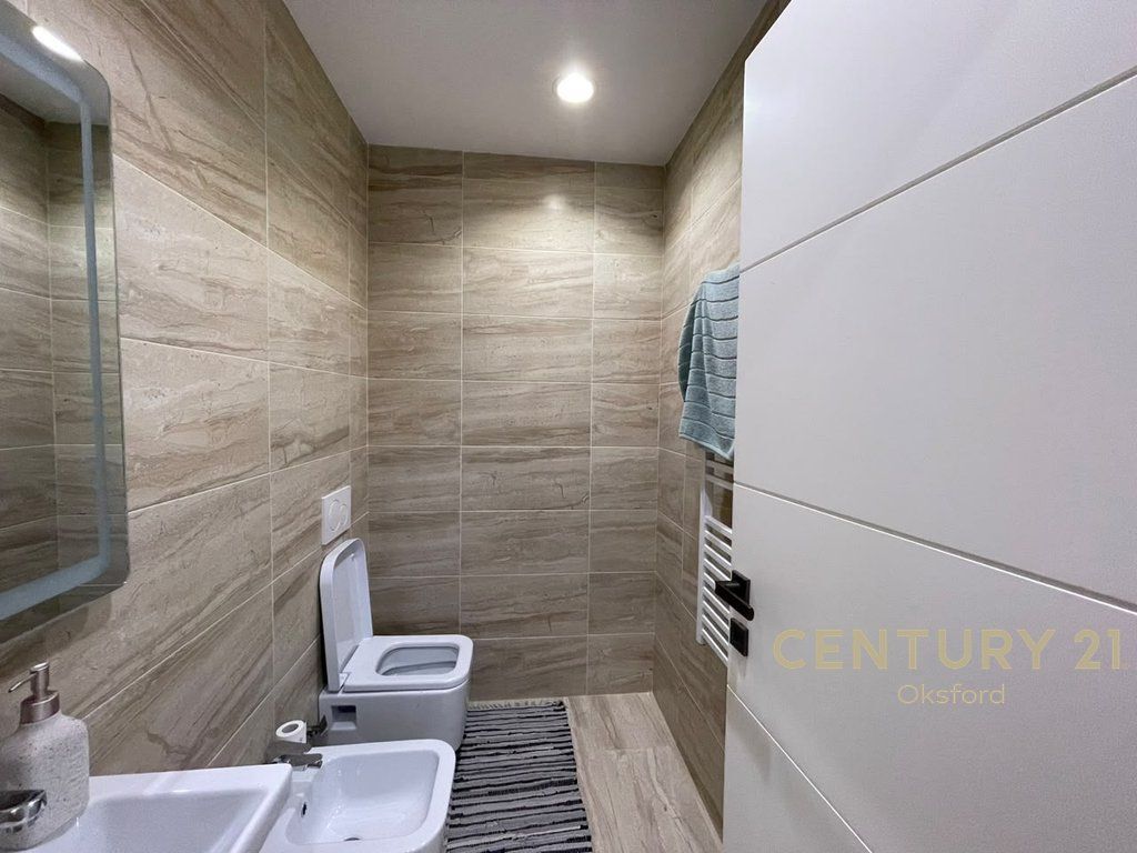 APARTAMENT ME QIRA 2+1+2 ME POST PARKIMI "LA PANORAMA LUXURY VILLA".