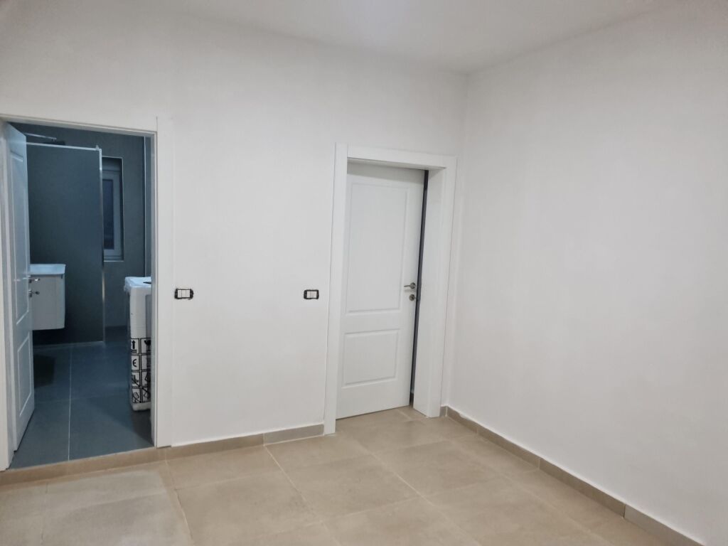 Rent | Apartament 2 + 1 | Ali Demi -Materniteti i Ri | 500 €/month