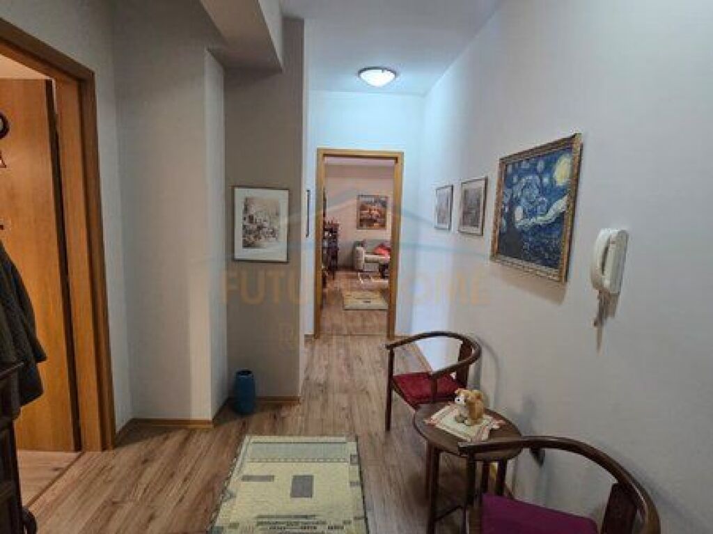 Shitet, Apartament 3+1+2, Bulevardi Zogu I, Tiranë.