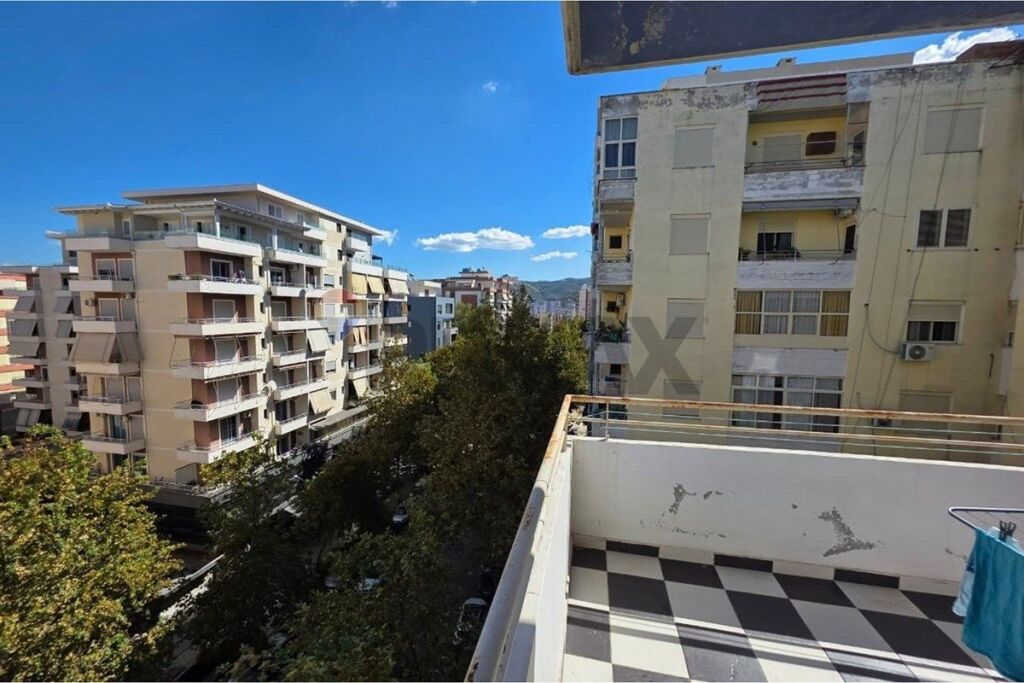 Apartament me qira 2+1+2