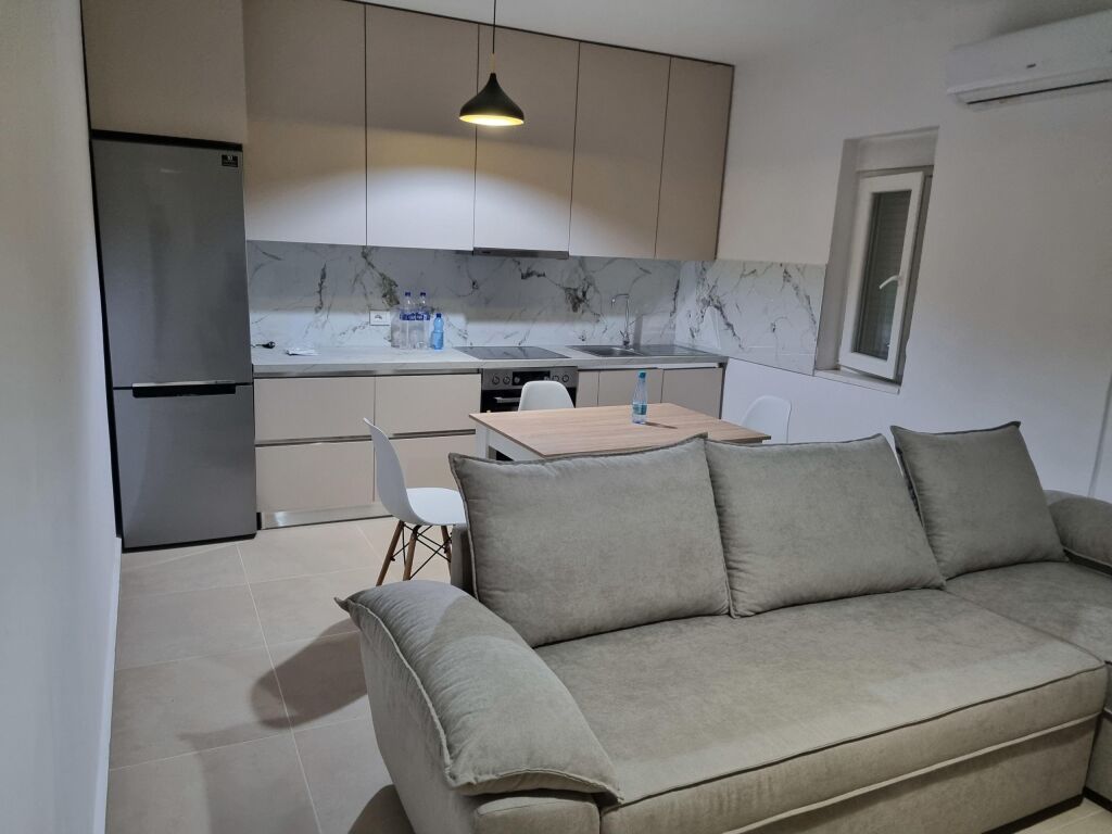 Rent | Apartament 2 + 1 | Ali Demi -Materniteti i Ri | 500 €/month