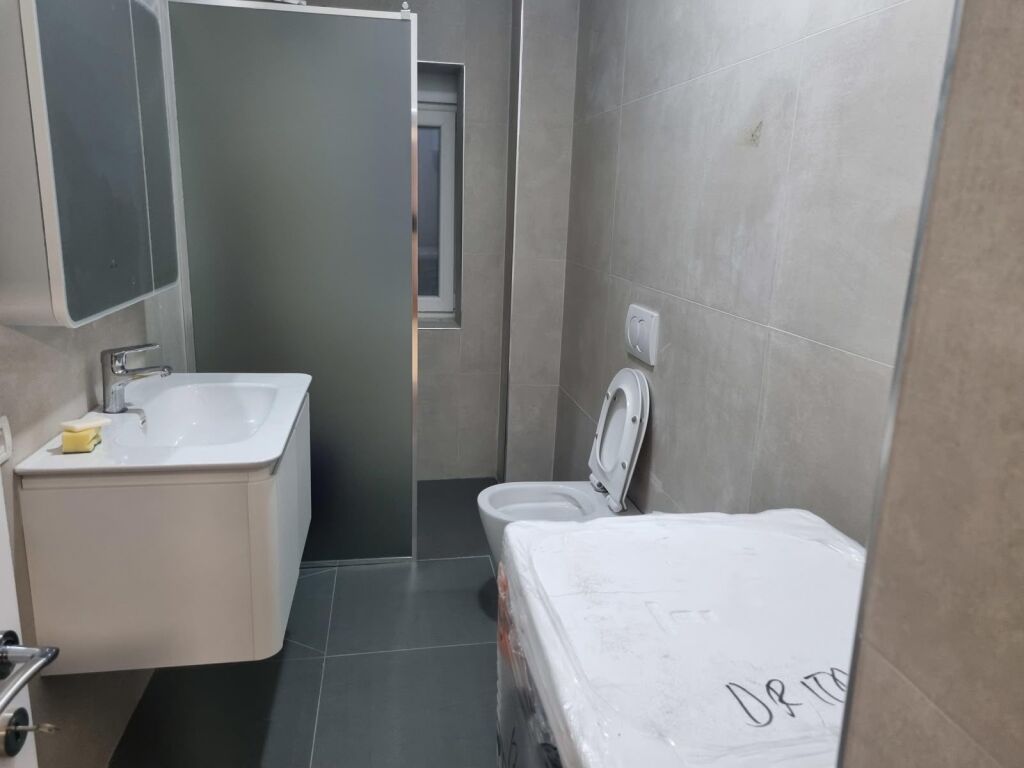 Apartament 2+1 i Rinovuar me Qira - Pranë Maternitetit të Ri !