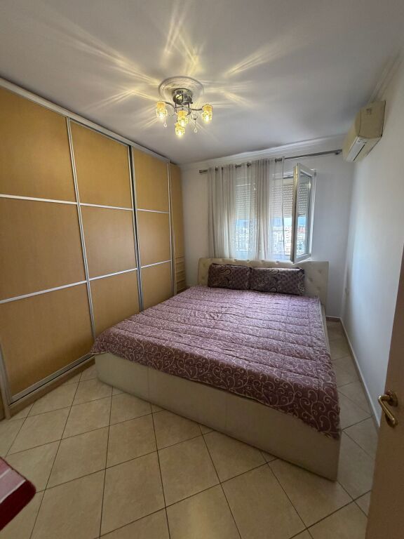 2+1, vicino al comune, presso Big Market, 800 euro