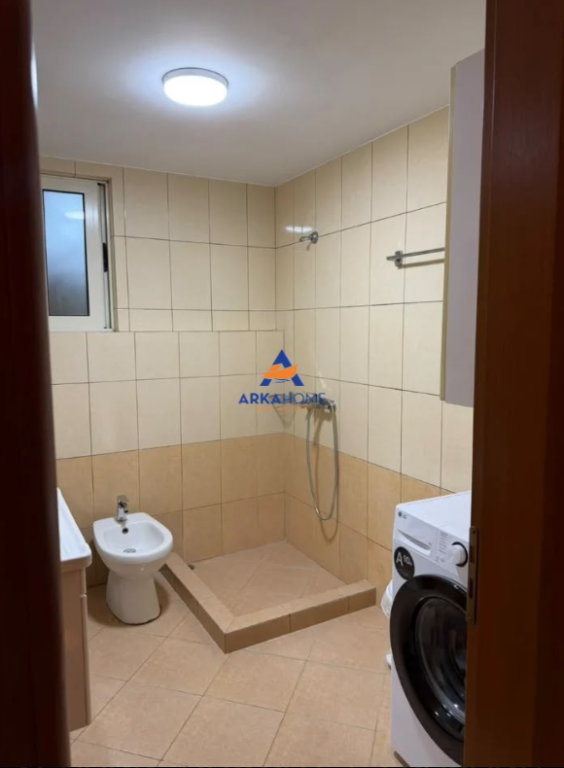 JEPET ME QERA KATI 1 VILE 1+1+VERAND "RRUGA E E LBASANIT" 38.000 LEKE