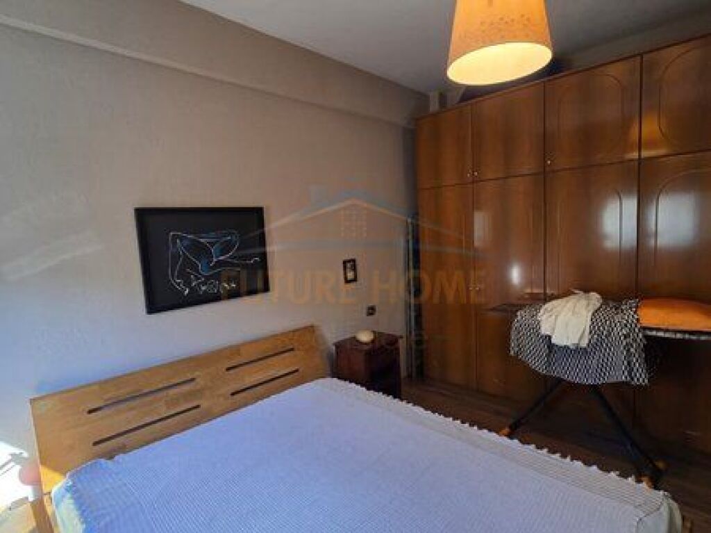 Shitet, Apartament 3+1+2, Bulevardi Zogu I, Tiranë.