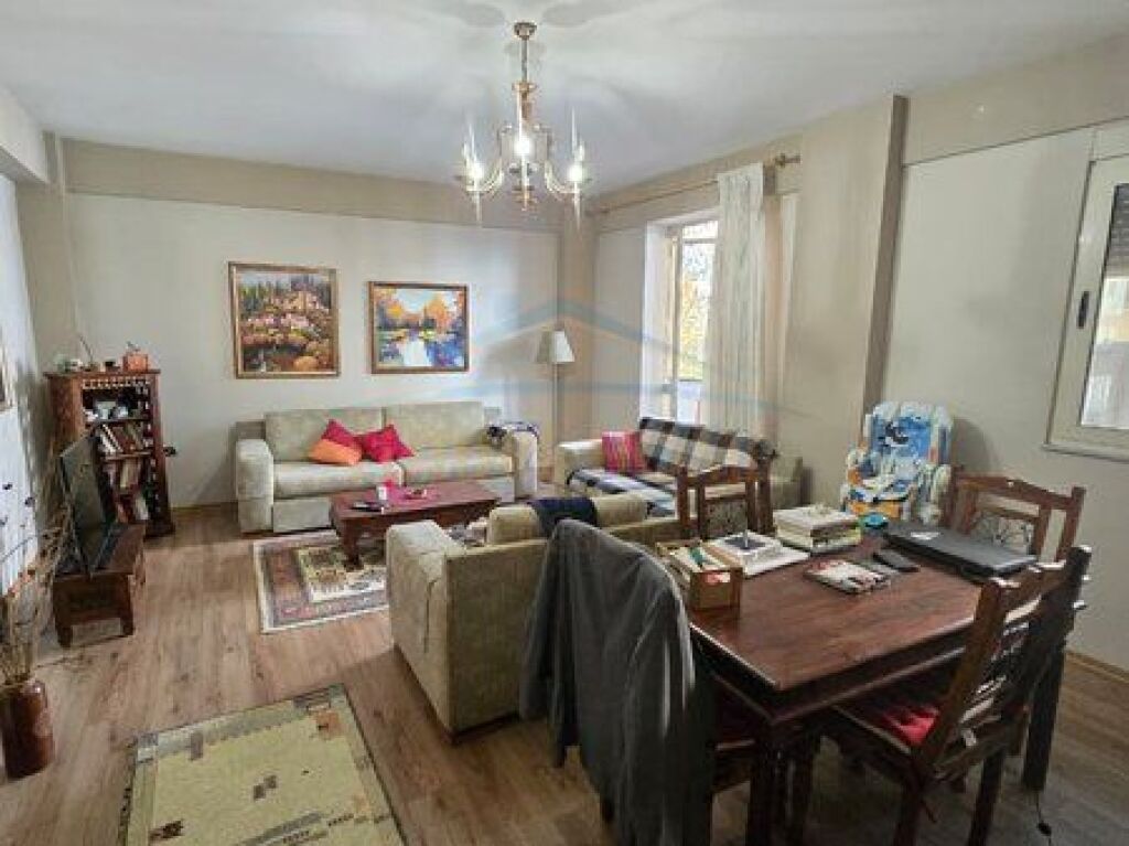 Shitet, Apartament 3+1+2, Bulevardi Zogu I, Tiranë.