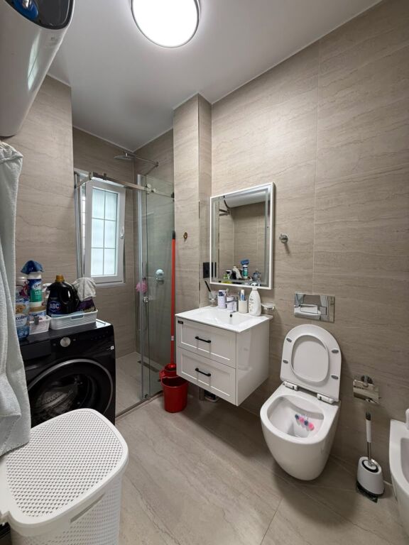 SHITET APARTAMENT ME PAMJE TË PLOTË DETI – NJË MUNDËSI EKSKLUZIVE! 🌊