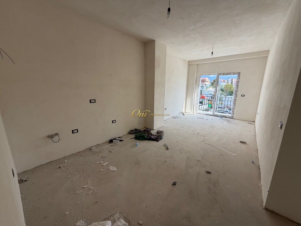PASKUQAN APARTAMENT PER SHITJE 2+1+2