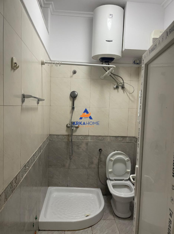 JEPET APARTAMENT ME QERA 1+1+BALLKON "SHALLVARET, QENDER" 600 EURO