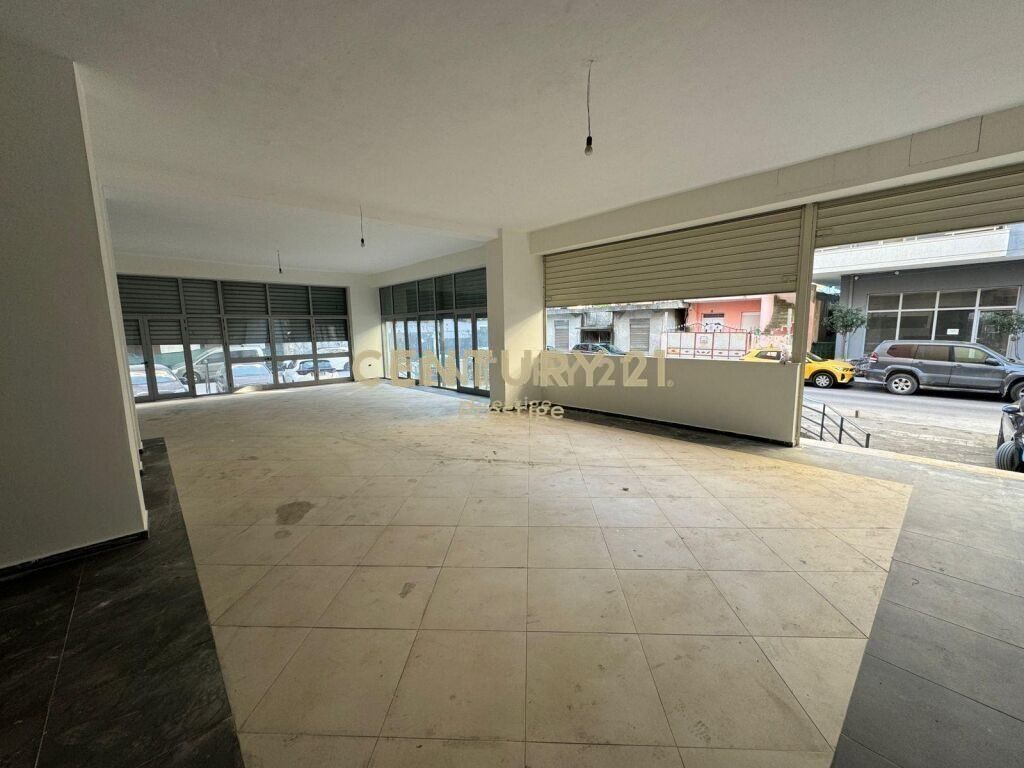 AMBIENT KOMERCIAL ME QIRA NE LUNGOMARE-VIJE E DYTE, VLORE!