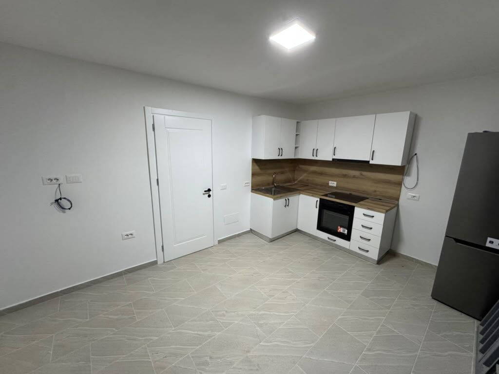 🏡 JEPET ME QIRA APARTAMENT 2+1!  📍 Adresa: Rruga Myslym Shyri, pranë karburantit Kastrati