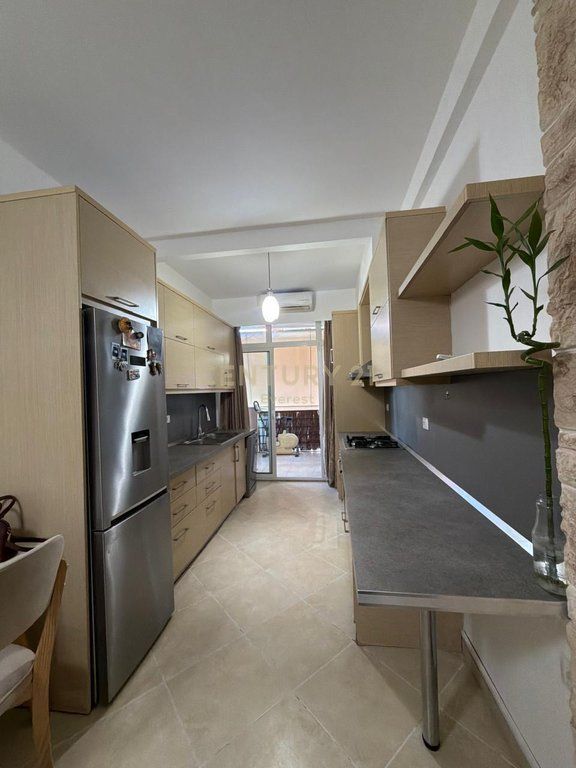 KODRA E DIELLIT, SHESIM APARTAMENT 2+1+2+2 GARAZHE 210,000 €