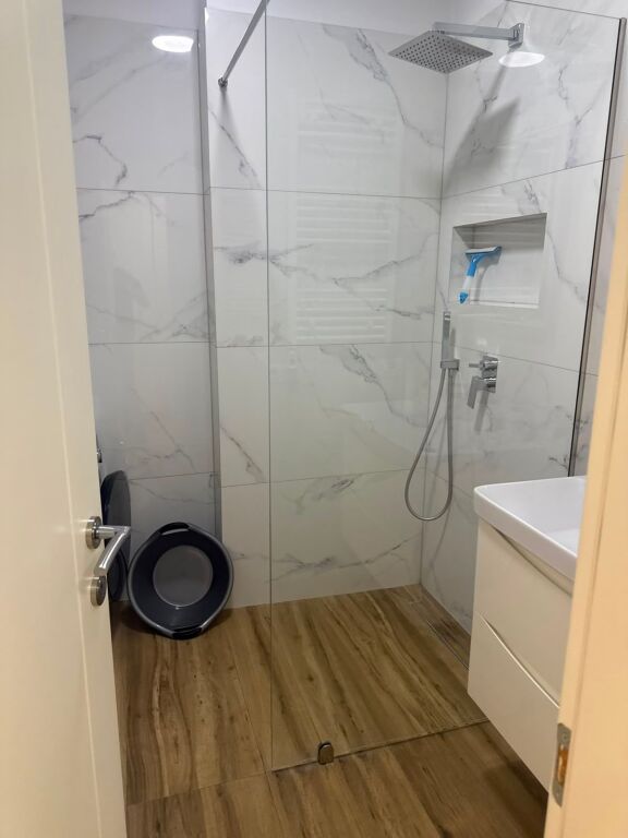 SHITET APARTAMENT 1+1 – PËRBALLË DELIJORGJIT