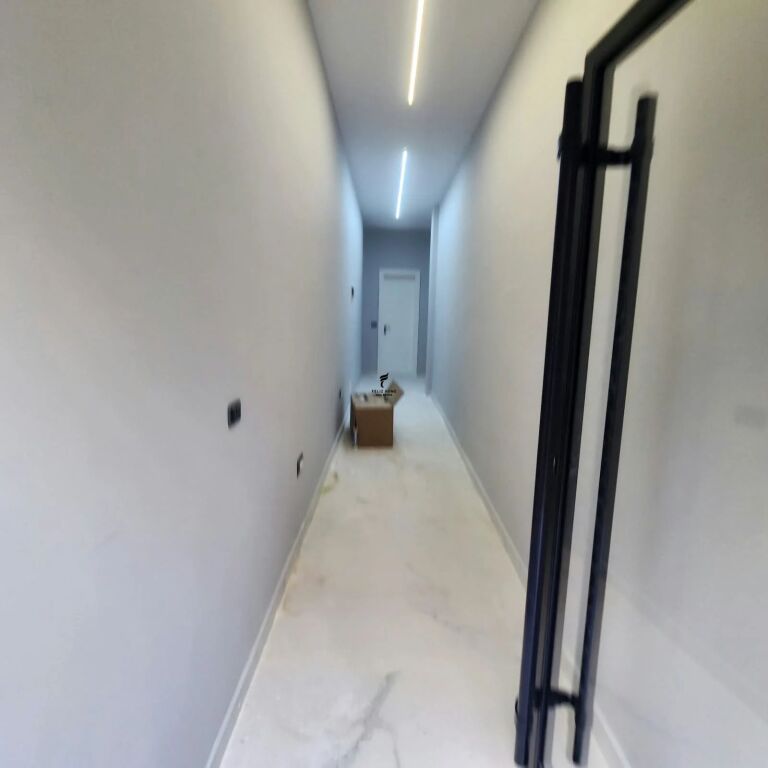 NEGOZIO IN VENDITA 14 M2 VIA E KOSOVAREVE 70.000 EURO FH-99314