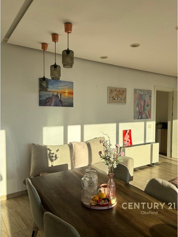APARTAMENT ME QIRA 2+1+2 ME POST PARKIMI NE DAJT 850 € /Muaj
